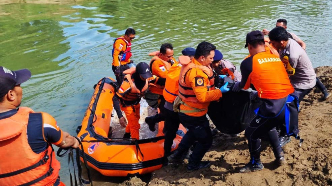 Tim Sar Gabungan evakuasi korban tenggelam di sungai Walanae Soppeng