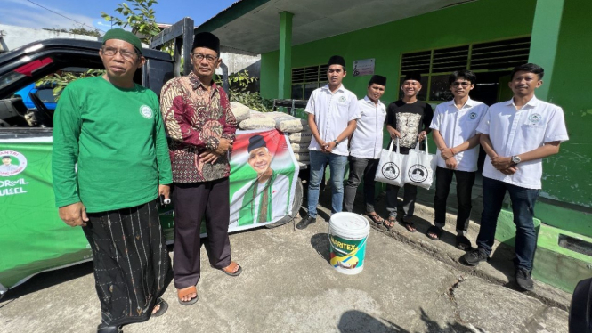Relawan Ganjar di Bantaeng bantu ponpes
