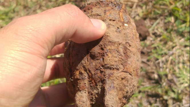 Pembuat Bata Merah di Gowa Menemukan Granat Saat Menggali Tanah