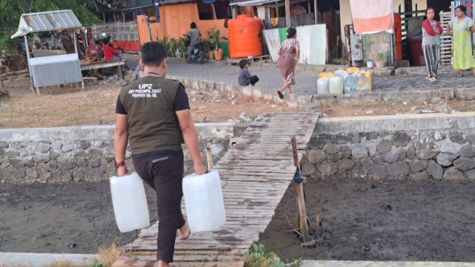 UPZ Pemprov Sulsel Salurkan Bantuan Air Bersih di Untia Kel. Salodong