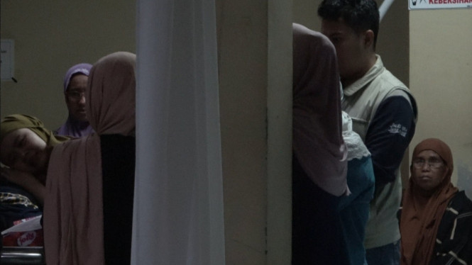 Anak Almarhum Memeluk Jasad Ayahnya,Diduga Korban Penembakan