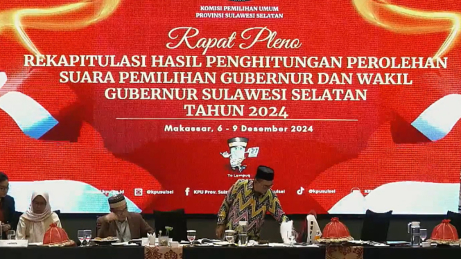 Rapat Pleno Rekapitulasi Suara KPU Sulsel, Minggu (8/12/2024)