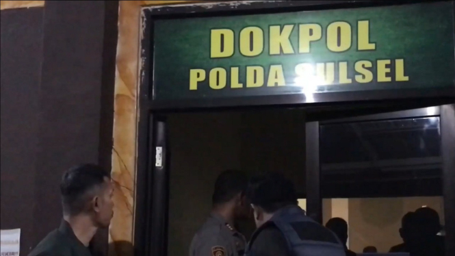 Suasana Saat Jenazah Alm. Bripka Arham Di Dokpol Untuk Autopsi