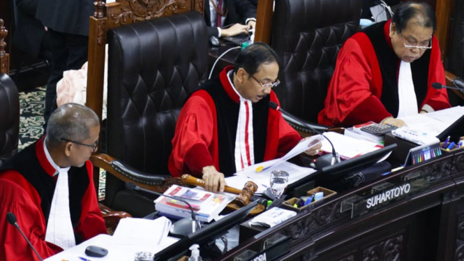 Para Hakim Mahkamah konstitusi Republik Indonesia (MK-RI)