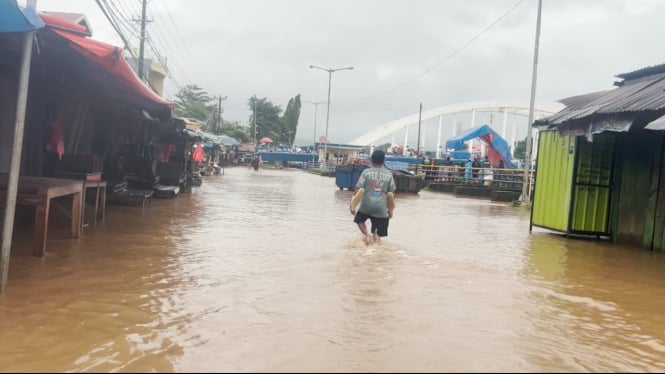 Ribuan rumah warga serta pasar terendam banjir