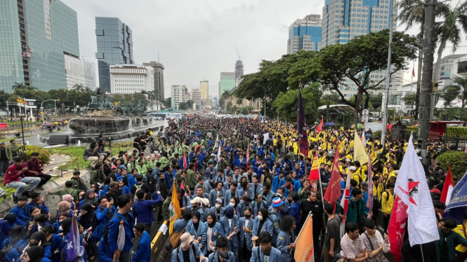 Mahasiswa dari berbagai Universitas gelar demonstrasi di Istana Negara