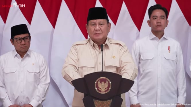 Presiden Republik Indonesia, Prabowo Subianto (tengah)