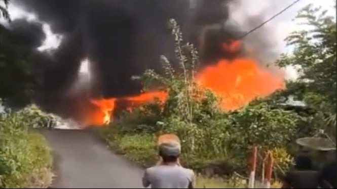 Belasan Kendaraan Terbakar di Sinjai