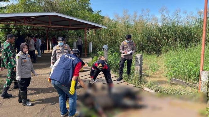 Polisi Olah TKP di lokasi penemuan mayat di sungai Jeneberang