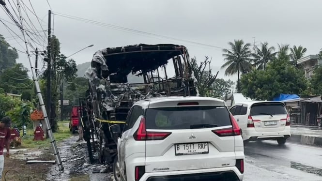 Korsleting Mesin, Bus Hangus Terbakar di Pangkep