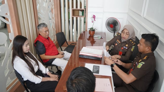 Kejari Gowa terima penyerahan tersangka Annar Salehuddin Sampetoding