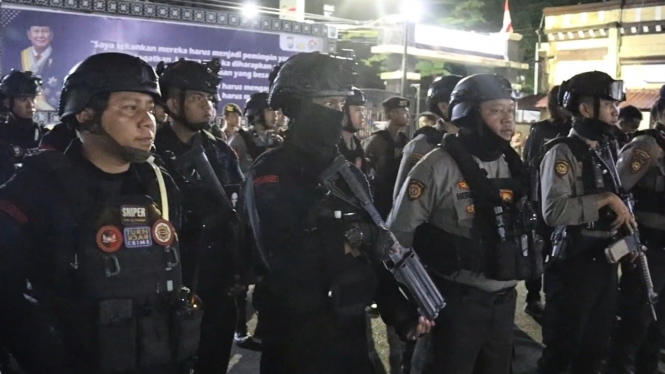 Anggota Polri Apel Malam Siaga Patroli Jaga Kamtibmas Makassar