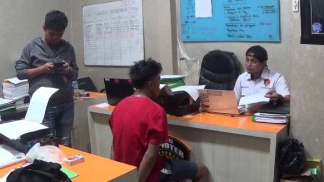 Pelaku Pornografi diperiksa polisi