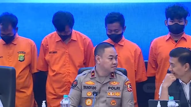 Polisi Menangkap Pelaku Grup FB 'Fantasi Sedarah'