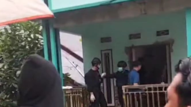 Unit Jibom Polda Sulsel Mensterilkan Lokasi Kejadian Ledakan Bom