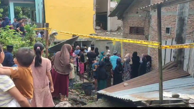Warga padati lokasi rumah korban ledakan