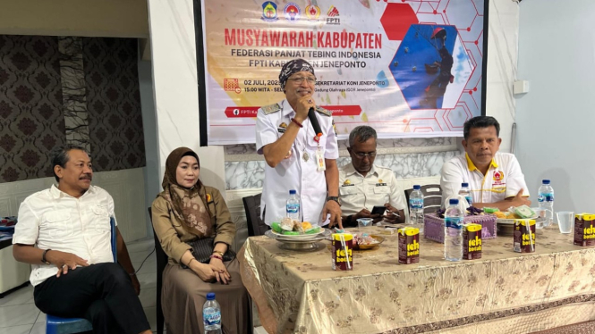 Hartawan (tengah) terpilih Ketua FPTI Kabupaten Jeneponto