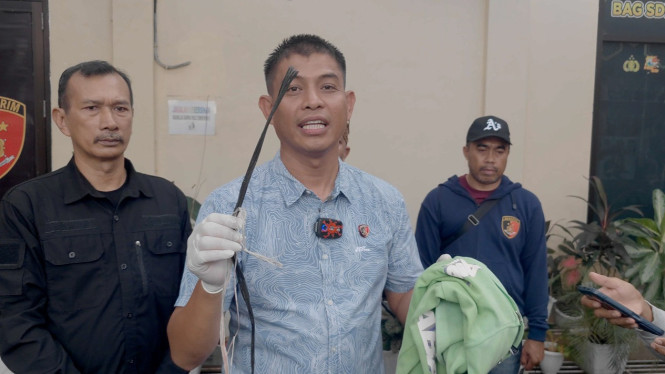Polisi tunjukkan barang bukti tali rafia.
