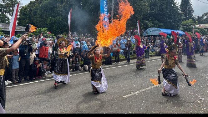 Tarian api tradisional memukau penonton Malino
