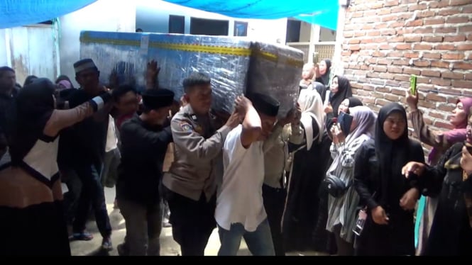 Jenazah Safaruddin tiba di rumah duka