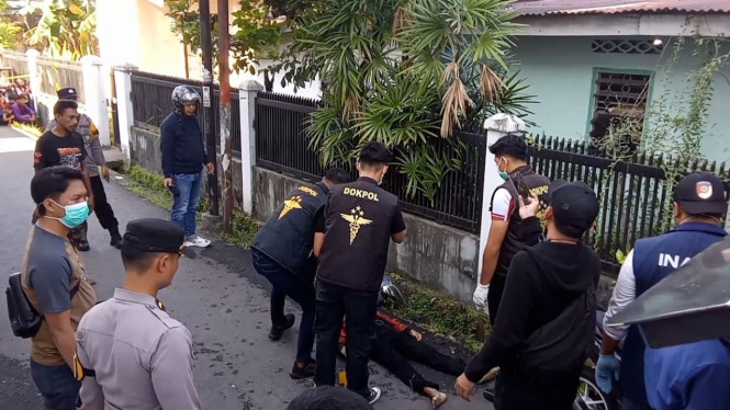 Polisi evakuasi jasad driver ojek online