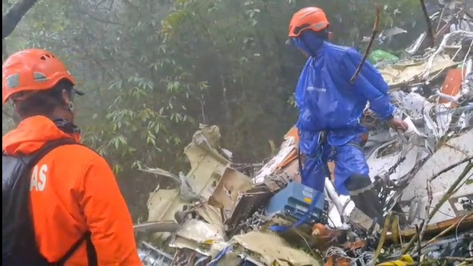 Tim SAR menyisir puing pesawat di Bulusaraung