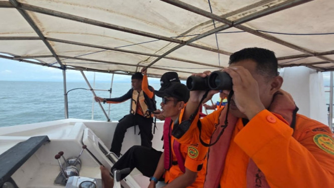 Tim SAR Melakukan Pencarian Terhadap Nelayan yang Hilang
