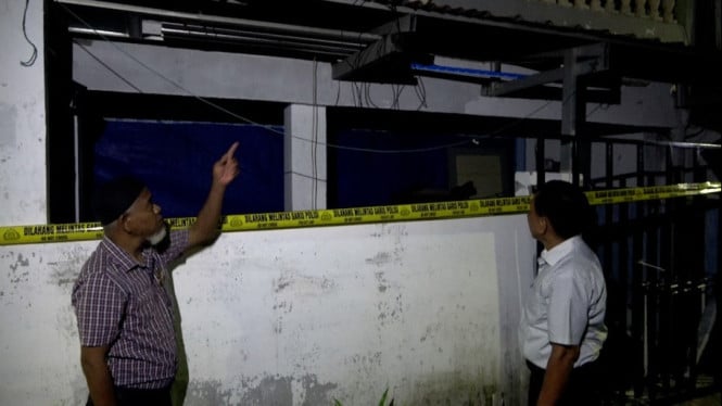 Warga berjaga malam di depan rumah pelaku