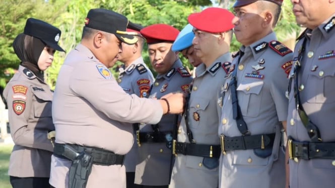 Upacara Serah Terima Jabatan di Lingkup Kepolisian Resort Jeneponto. Rabu (13/4/2026).