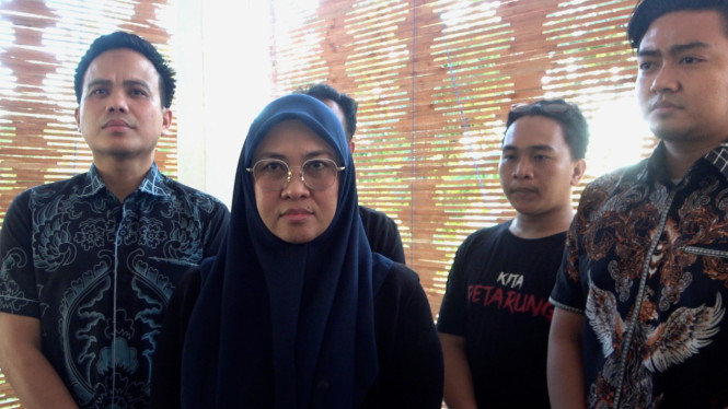 Bupati Gowa Husniah Talenrang didampingi kuasa hukum usai melapor