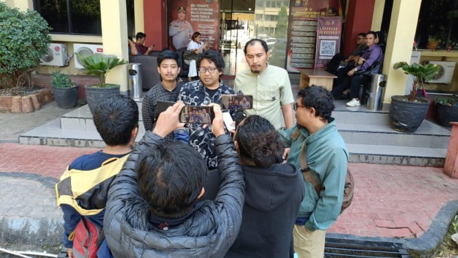 KAJ Sulsel memberi keterangan kepada wartawan usai klarifikasi