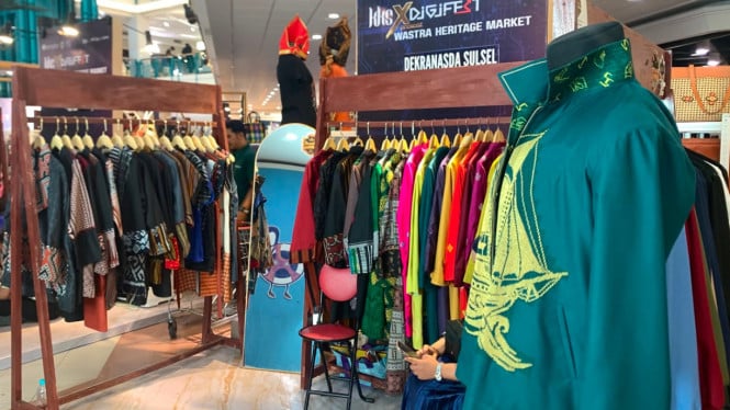 Kain khas asal Sulawesi Selatan terpajang di Mall Ratu Indah Makassar