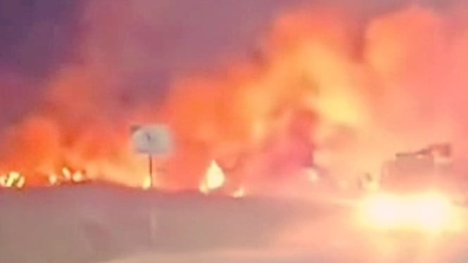 Kawasan Tallasa City Makassar terbakar
