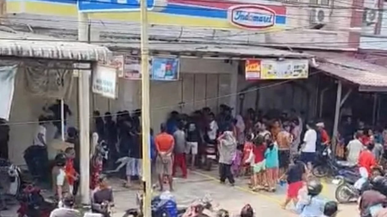 Video Korban Banjir di Sumatera Utara Jarah Minimarket dan Gudang Bulog
