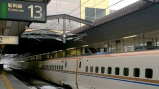 Survei Ungkap 6 Perilaku Wisatawan Asing yang Mengganggu Penumpang Kereta Api di Jepang