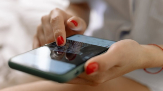 Ilustrasi handphone (telpon selular, smartphone). Ilustrasi handphone (telpon selular, smartphone).