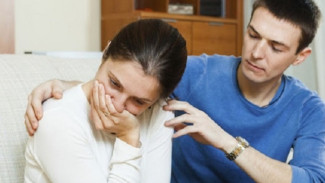 Zodiak yang Paling Mudah Cemburu: Cinta Mereka Besar, Tapi Rasa Amannya Kecil