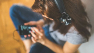 Playlist Lagu yang Cocok untuk Setiap Zodiak: Musik yang Beneran Kamu Banget!