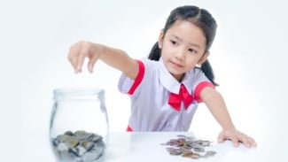 Mengajarkan Anak Konsep Uang Saku & Amal