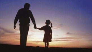 Pentingnya Peranan Ayah Dalam Mengasuh Anak. Ini Manfaatnya!