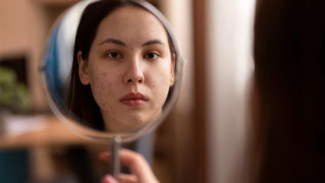 Ngobrol dengan Diri Sendiri di Cermin: Teknik Self Healing yang Terlupakan