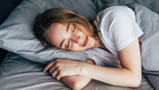 Hobi Tidur Lama di Akhir Pekan: Self-Recharge atau Bumerang?