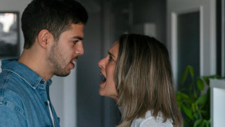 51 Arti Mimpi Suami Selingkuh: Pertanda Baik, Buruk, atau Hanya Bunga Tidur?