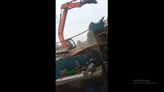 Warga Cikupa Histeris Lihat Rumahnya Dibongkar Paksa Pengembang diduga Rekanan Pemerintah Desa