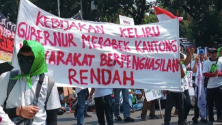 Warga Rusun dan Apartemen Demo di Balai Kota, Desak Penurunan Tarif Air Bersih