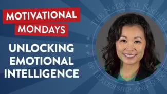 Modal Kartu Mainan, Wanita Ini Kerja 30 Menit Sehari Cuan Rp18 M