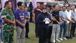 Wabup Tangerang Intan Kick Off Final Turnamen Sepak Bola Dua Putra Banten Cup 2025