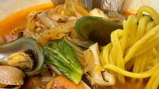 Mengenal Jjamppong, Mi Kuah Korea dengan Aneka Seafood. Begini Cara Membuatnya!