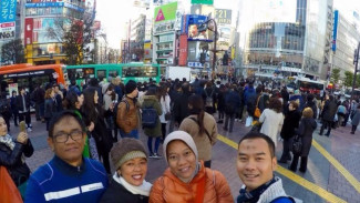 Sensasi Menyeberang di Shibuya Crossing Tokyo. Tempat Penyeberangan Tersibuk di Dunia
