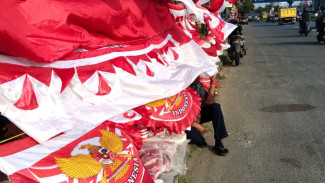 Jelang HUT RI, Pedagang di Tangerang Keluhkan Sepi Pembeli karena Bendera One Piece yang Viral